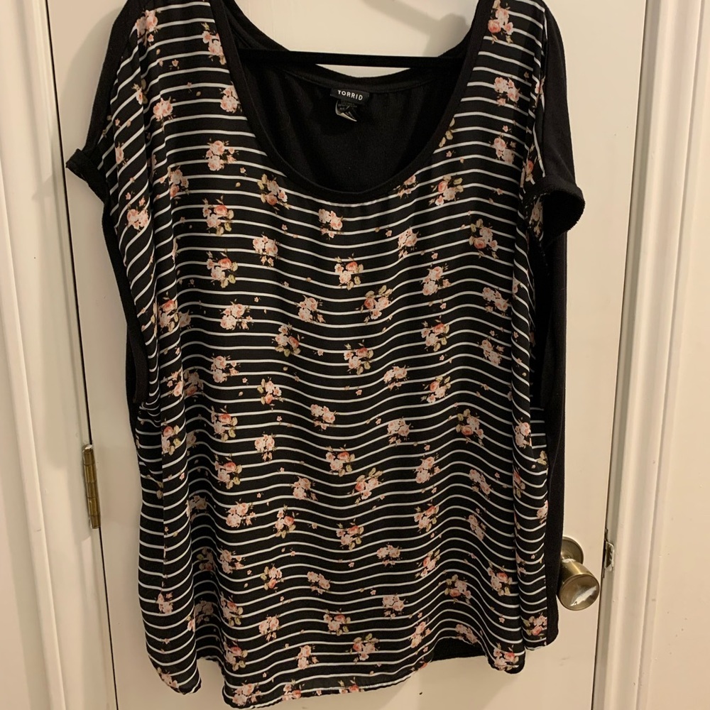 Torrid black & white striped t-shirt with pink flowers. Back solid black, size 4